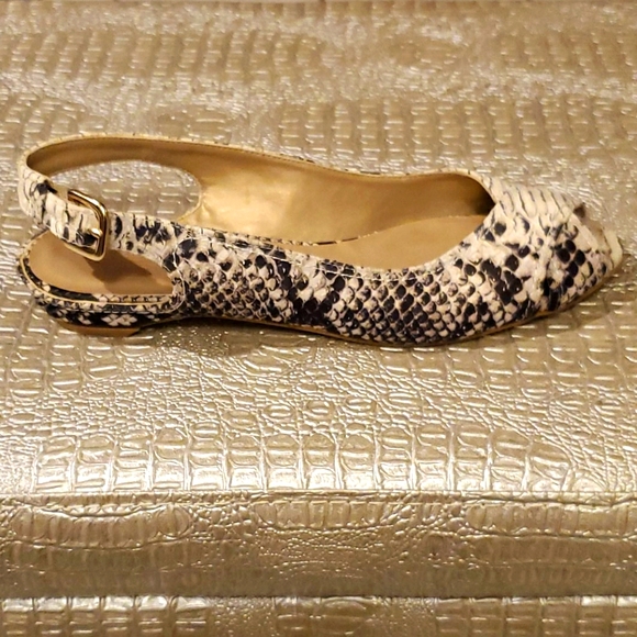 Stuart Weitzman Pointed Open Toe Reptile Flats🐍❣ - Picture 5 of 12